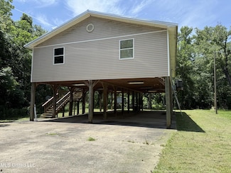 115 Hickory Ln, Lucedale, MS 39452
