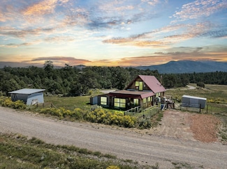 36 Albers Valley Rd, Regina, NM 87046