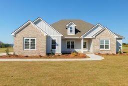 553 Indian Creek Cir, Adel, GA 31620