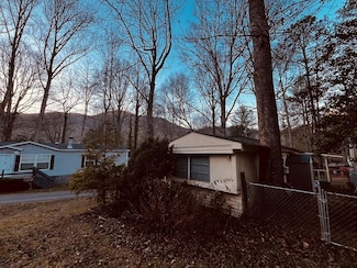 83 Leisure Woods Ln, Hiawassee, GA 30546