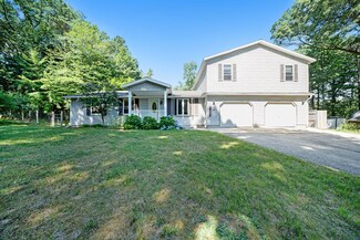 201 Montcalm Ave SE, Lowell, MI 49331