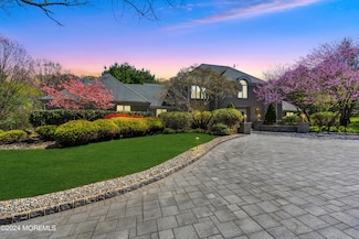 17 Country Club Ln, Marlboro, NJ 07746