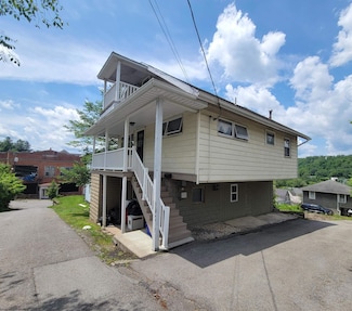704 S Stewart St, Shinnston, WV 26431