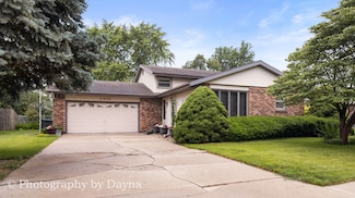 1033 Pheasant Dr, Bradley, IL 60915