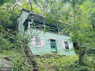 836 Bennys Beach Rd, Front Royal, VA 22630