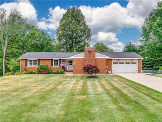 2100 Greencrest Dr, Uniontown, OH 44685