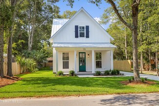 1110 Robinson St, Ocean Springs, MS 39564