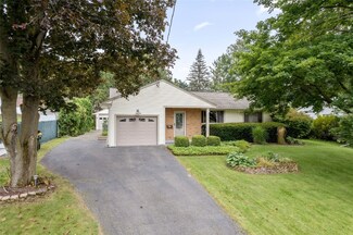 1004 Imperial Woods Dr, Vestal, NY 13850