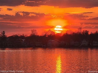 138 Welfare Blvd, Walled Lake, MI 48390