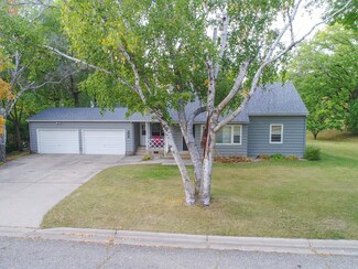 208 Victoria Dr, Alexandria, MN 56308