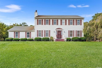 21 Victoria Ln, Manorville, NY 11949