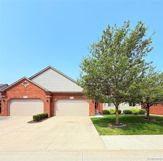 51111 Paxton Dr, Chesterfield, MI 48051