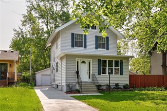 1231 44th St, Des Moines, IA 50311