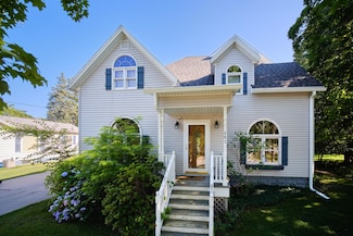 487 4th St, Manistee, MI 49660