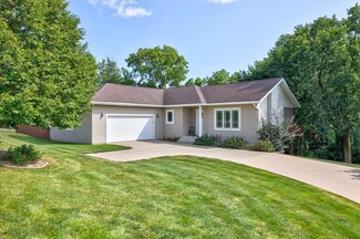 1440 W North Shore Dr, Knoxville, IA 50138