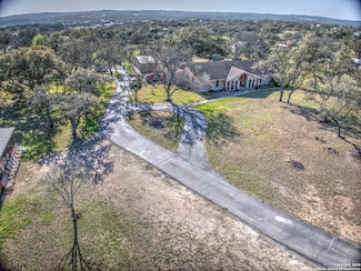105 Wollschlaeger Dr, Boerne, TX 78006