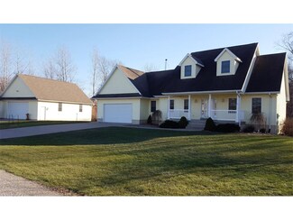3027 Timberline Dr, Riverside, IA 52327