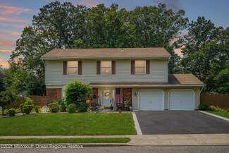 32 Pepperridge Rd, Howell, NJ 07731