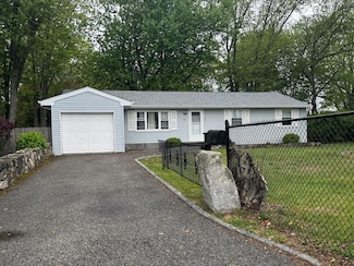 1564 Illinois Ave, Bay Shore, NY 11706