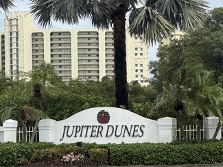 304 Clubhouse Cir, Jupiter, FL 33477