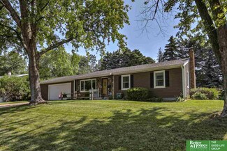 1605 Hillside Dr, Omaha, NE 68114