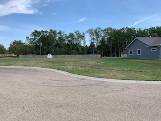 303 Mueller Dr, Hendricks, MN 56136