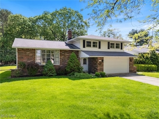 6555 Fairweather Dr, Middleburg Heights, OH 44130