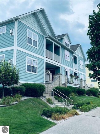 151 Railroad Ave Unit 18, Traverse City, MI 49686