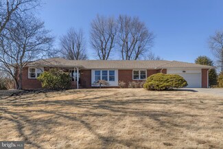 7 Maple Rd, Mount Holly, NJ 08060
