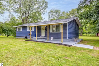 3621 Cecil Rd, Cadillac, MI 49601