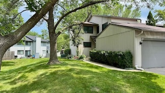 807 Hughes Place, Vernon Hills, IL 60061