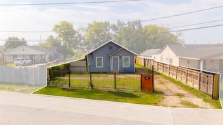 9302 Waller St, Houston, TX 77012