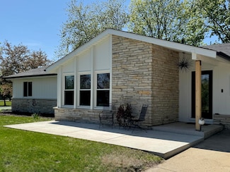 1421 N Golden Lake Rd, Oconomowoc, WI 53066