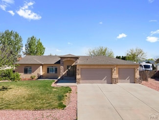 434 W Fairway Dr, Pueblo, CO 81007