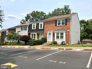 5044 Head Ct, Fairfax, VA 22032