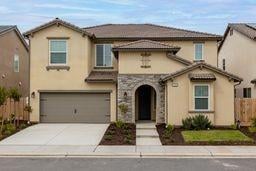 1187 Deerhorn Dr W, Madera, CA 93636