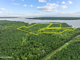 000 Blue Heron Dr, Bayboro, NC 28515