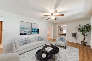 908 Howell Ave, La Marque, TX 77568