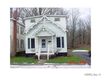 24 Cherry St, Phoenix, NY 13135