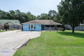 1332 Forest Lake Dr, Hinesville, GA 31313