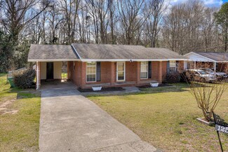 125 Lincoln Dr, Thomson, GA 30824