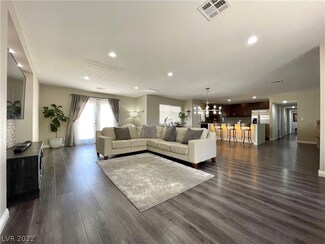 3553 Regents Cir, Las Vegas, NV 89121
