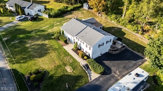 10 Post Place, Newfoundland, NJ 07435