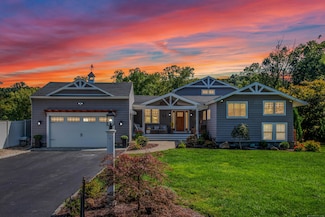 8 Mackenzie Cir, Sandy Hook, CT 06482