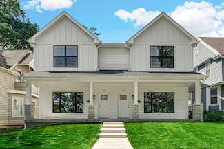 22 Richards St, Geneva, IL 60134