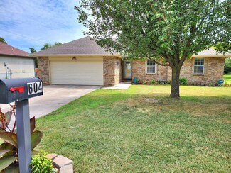 604 Baldknobber St, Nixa, MO 65714
