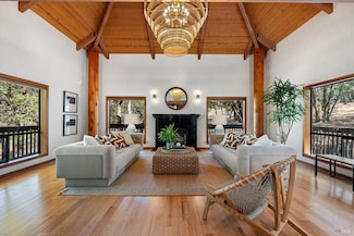 865 White Oak Dr, Santa Rosa, CA 95409