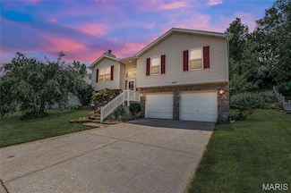 1088 Winter Park Dr, Fenton, MO 63026