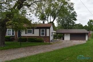 38 N Melody Ln, Waterville, OH 43566