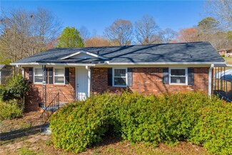114 Meadowood Dr, Easley, SC 29640